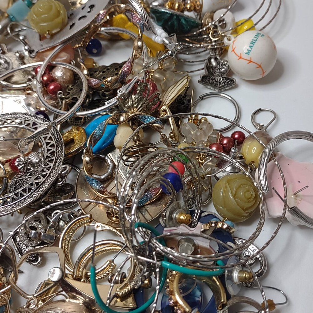 1.5 Pound Pile Of Earring Pairs - Picture 3 of 16
